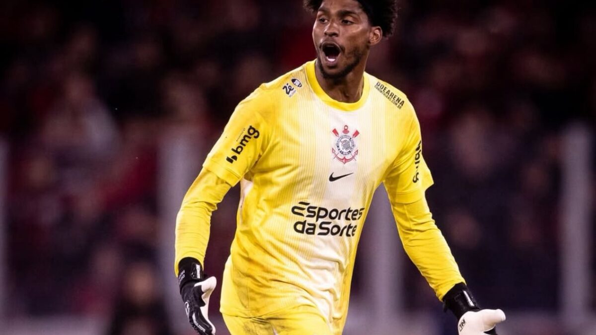 Goleiro sofre agressão durante minutos finais da partida de torcedor