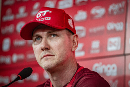 Paulo Turra estreia com vitória no comando da equipe Colorada