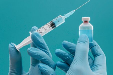 Estudo mostra que vacina popular reduz o risco de ataque cardíaco e AVC; saiba qual relação entre imunizante e saúde cardiovascular