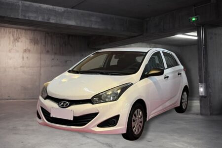 Justiça livra condomínio de indenizar dona de HB20 danificado na garagem, em Goiânia (Foto: montagem/Mais Goiás)