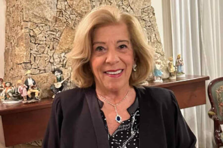 Morre Maria Berklian, conhecida como 'Rainha do Brasil' e famosa pelo bordão 'Tá barato'
