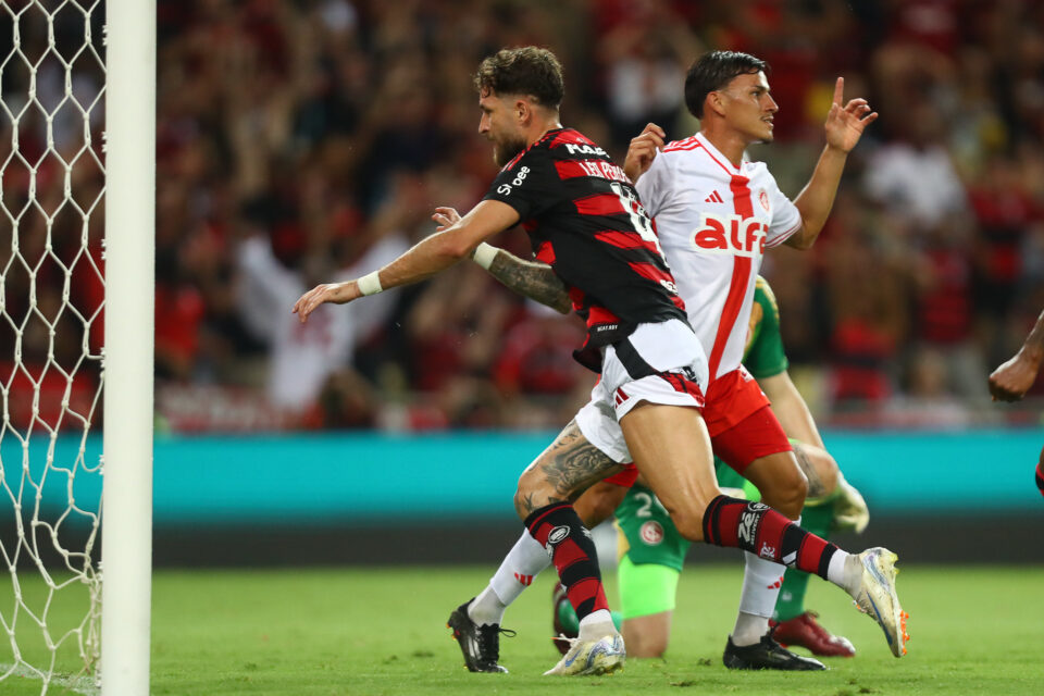 Partida entre Flamengo e Internacional pelo Brasileirão