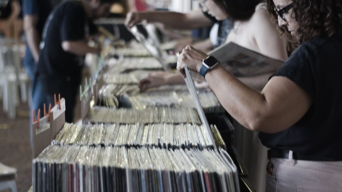 Feira celebra a cultura do vinil em Goiânia neste final de semana