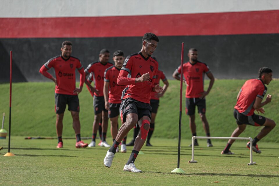 Alix Vinícius irá retornar ao time titular do Atlético Goianiense