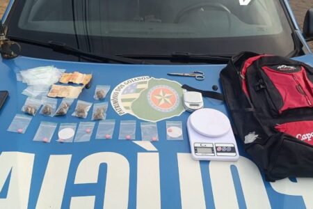 Menores são apreendidos por tráfico de drogas em Ipameri Adolescentes estavam com ecstasy, cocaína e maconha