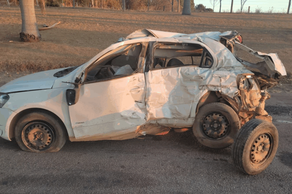 Quatro pessoas da mesma família são arremessadas de carro e morrem em grave acidente na BR-414