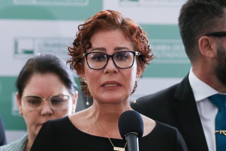 Justiça da Itália julga recurso contra extradição de Carla Zambelli ao Brasil Defesa sustenta perseguição política e parcialidade do STF