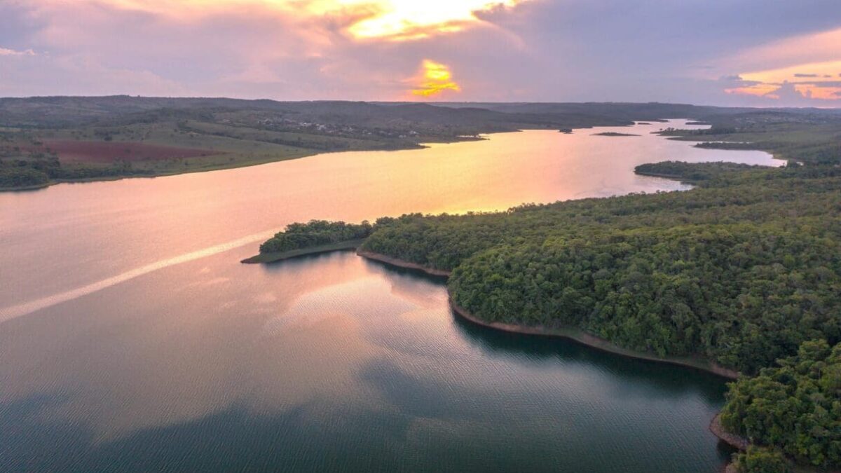 Imagem do lago Corumbá