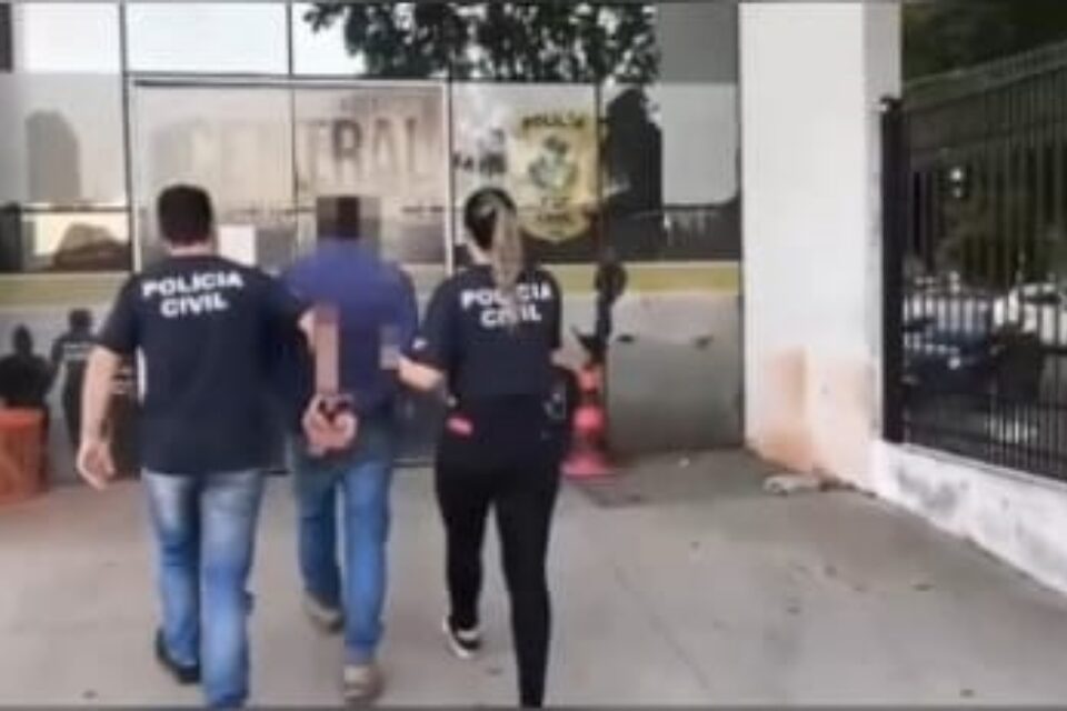 Imagem do homem sendo preso