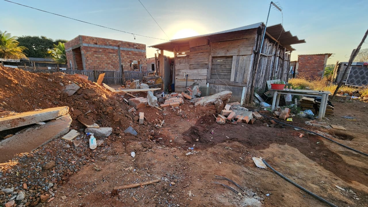 Moradores da Ocupação Itaipu, em Goiânia, denunciam demolição de casas pela prefeitura