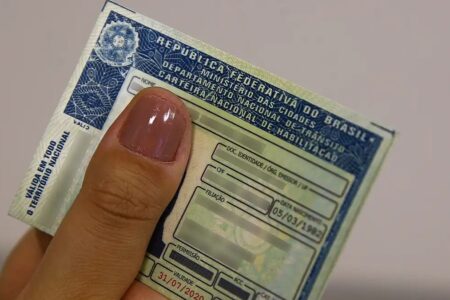 Lula dá aval para fim da obrigatoriedade de autoescola para CNH; consulta começa na quinta