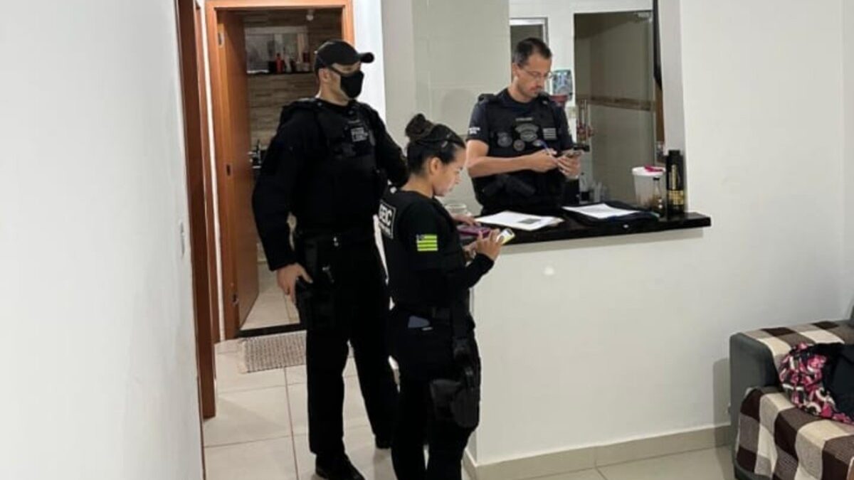 Polícia apreende celular em operação contra o “golpe do achadinho”, em Águas Lindas