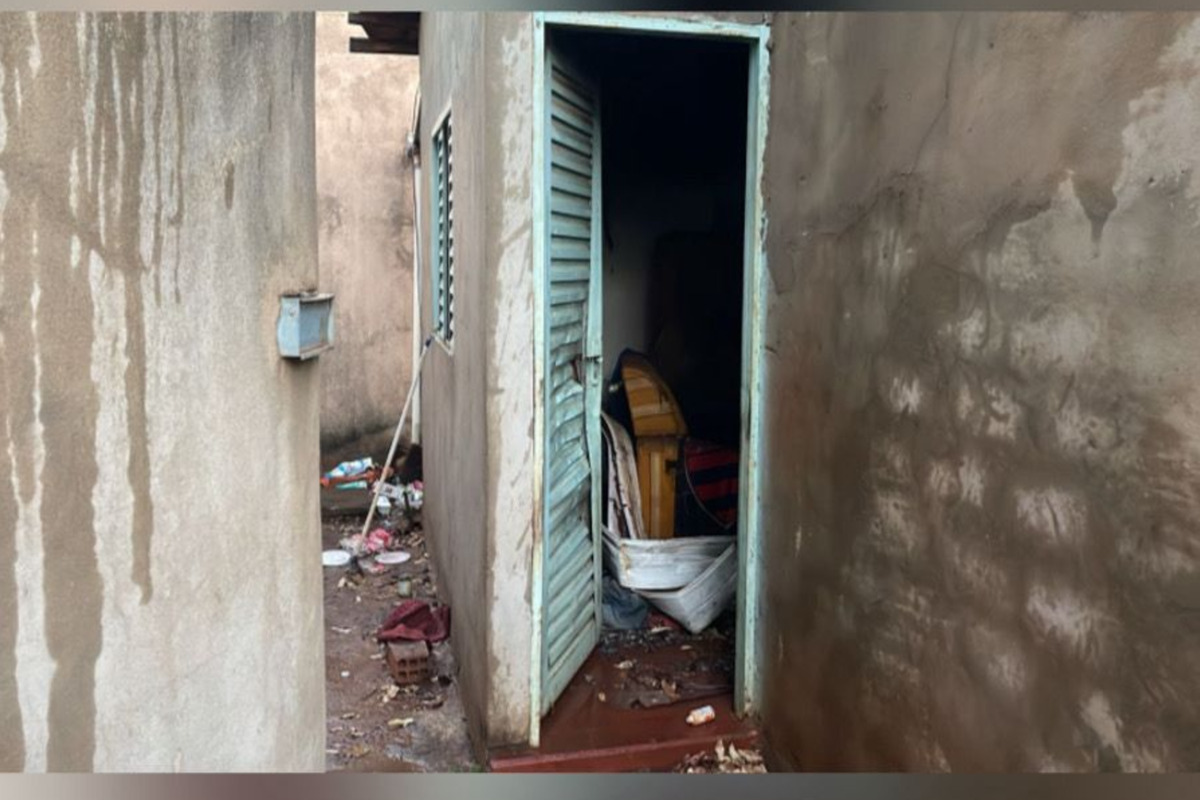 Casa incendiada em Porteirão (Foto: Reprodução)