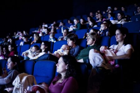 CineMaterna exibe 'Os Caras Malvados 2' em sessão para mães e bebês