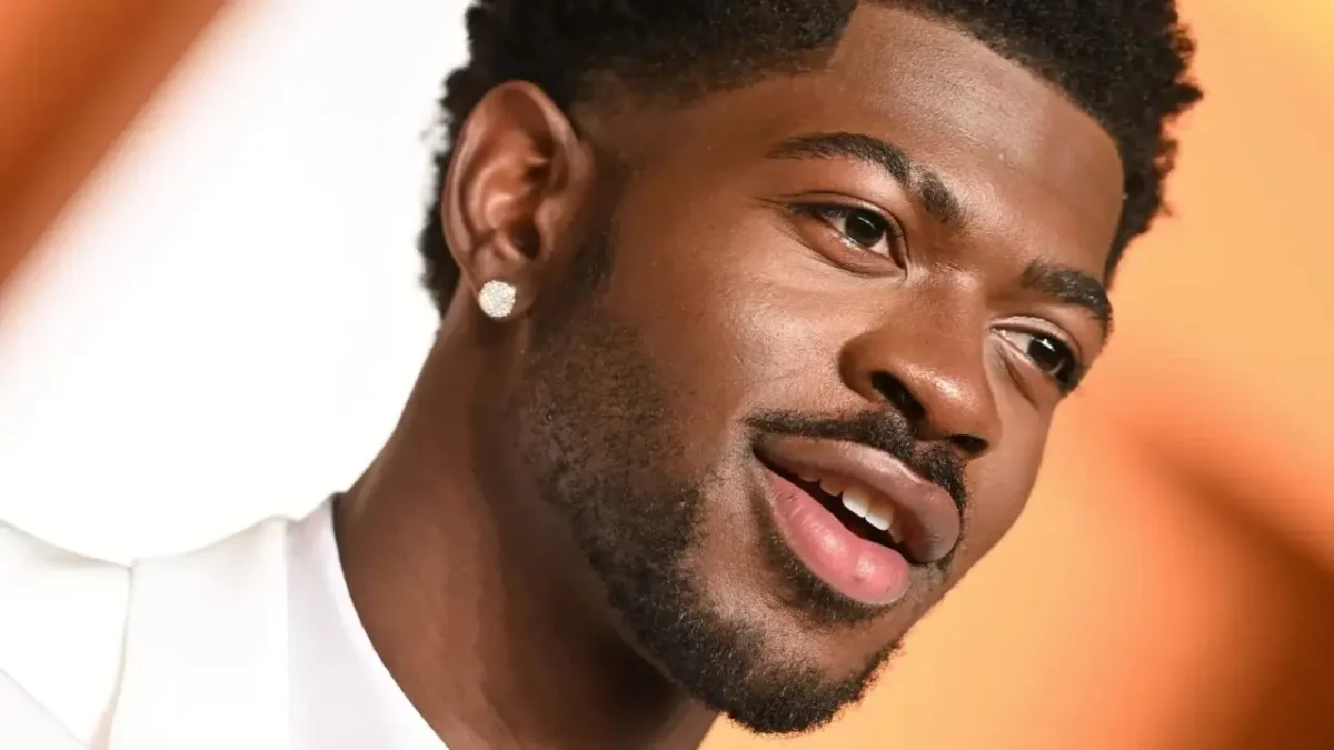 Lil Nas X é preso em Los Angeles e deixa a cadeia após pagar fiança de R$ 400 mil