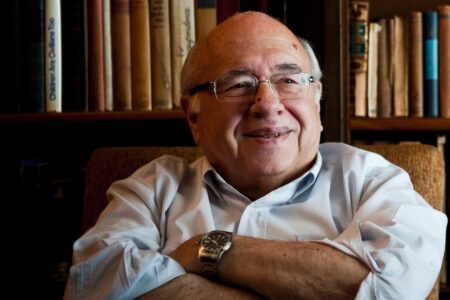 Escritor Luis Fernando Verissimo é internado em Porto Alegre; estado é grave Autor convive com sequelas de um AVC sofrido em 2021