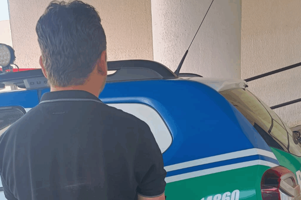 Motociclista é preso por e passar por policial civil após acidente em Goiânia