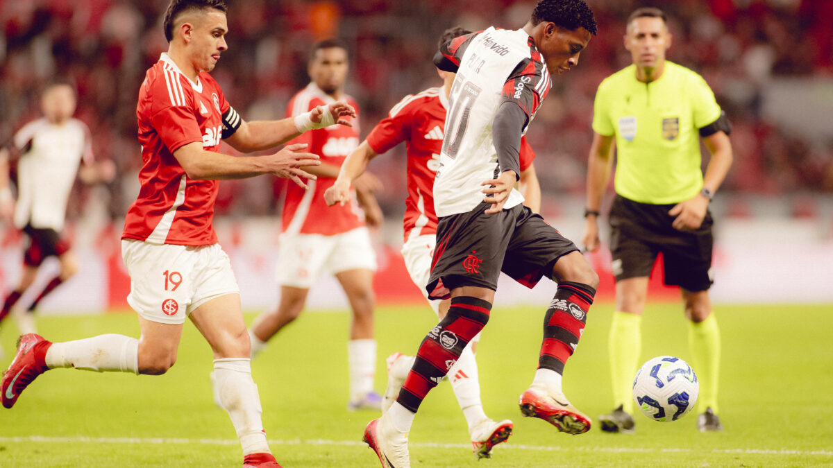 Internacional e Flamengo decidem vaga nas quartas de final