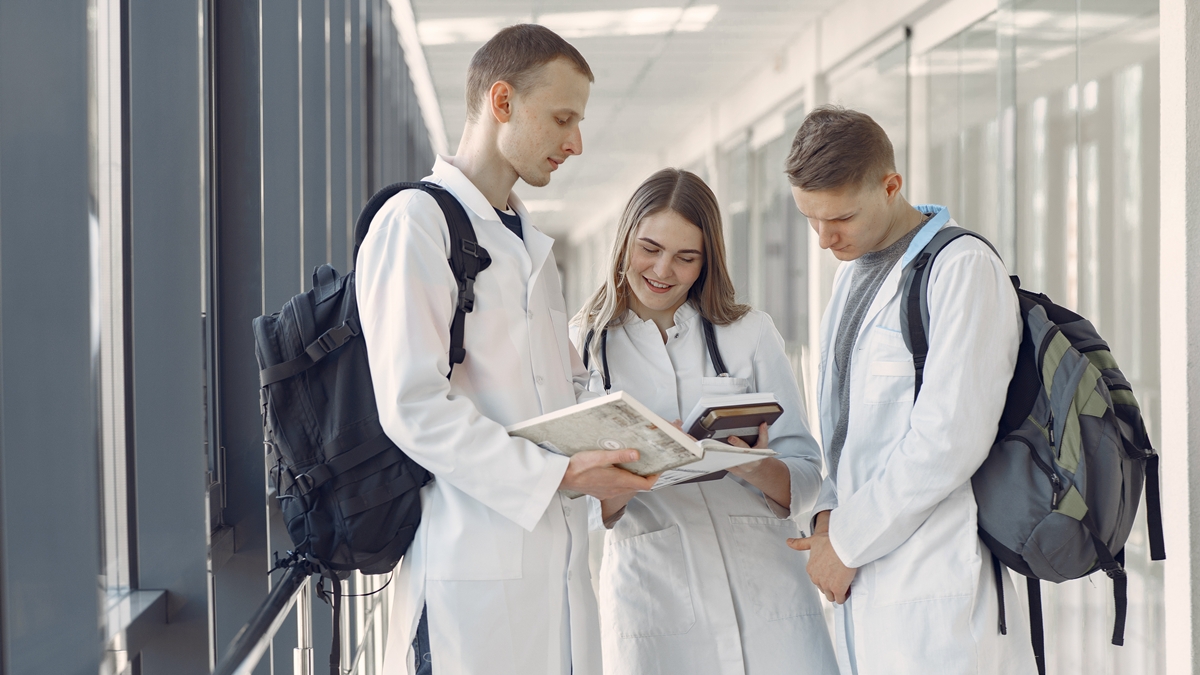 TJGO: aluno do 3º ano aprovado em medicina pode iniciar curso antes de concluir ensino médio