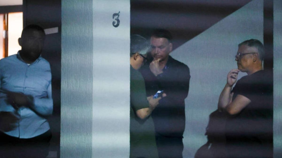 Moraes manda polícia monitorar Bolsonaro em tempo integral para evitar fuga (Foto: Reprodução)