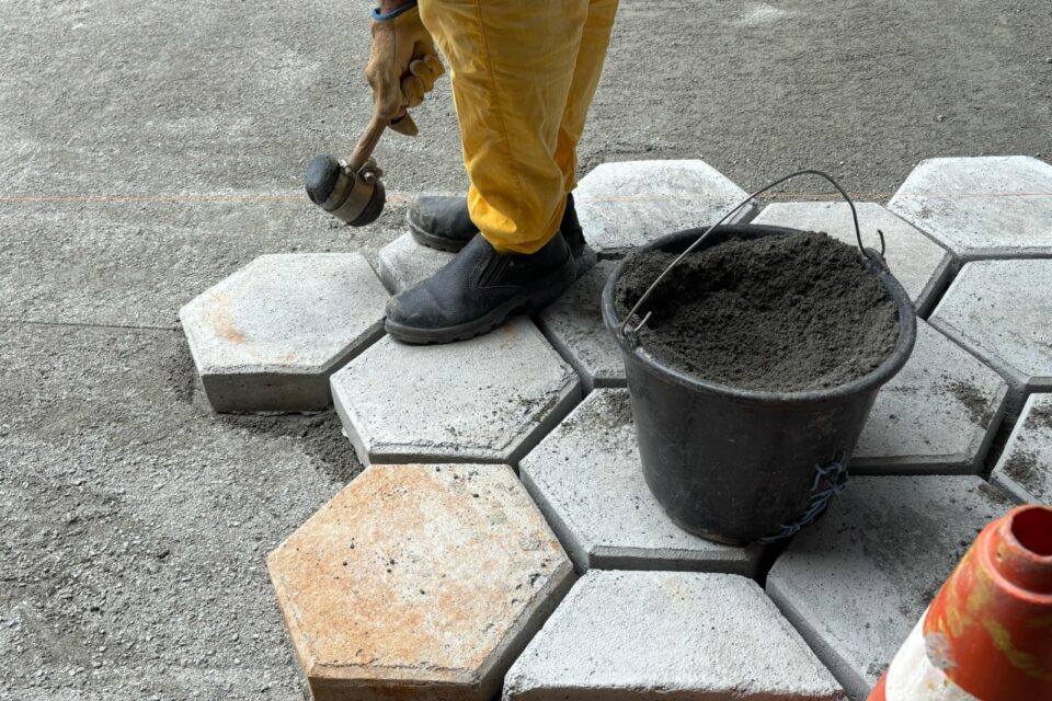 Imagem de um detento trabalhando