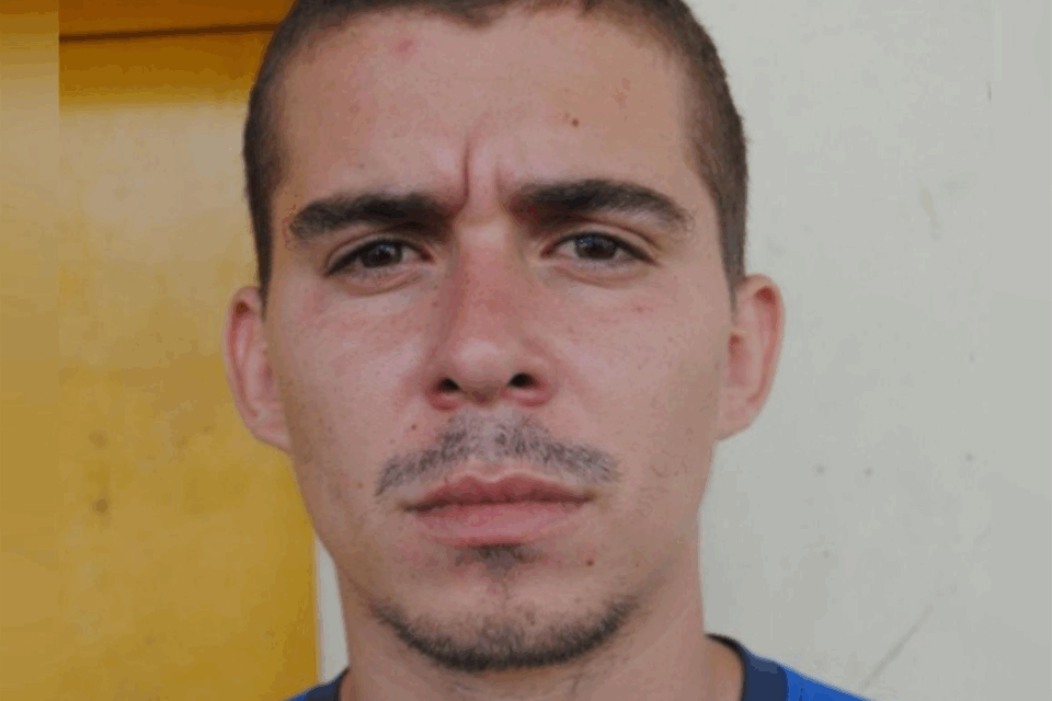 Valter Esteves de Bessa Júnior está foragido (Foto: Reprodução)