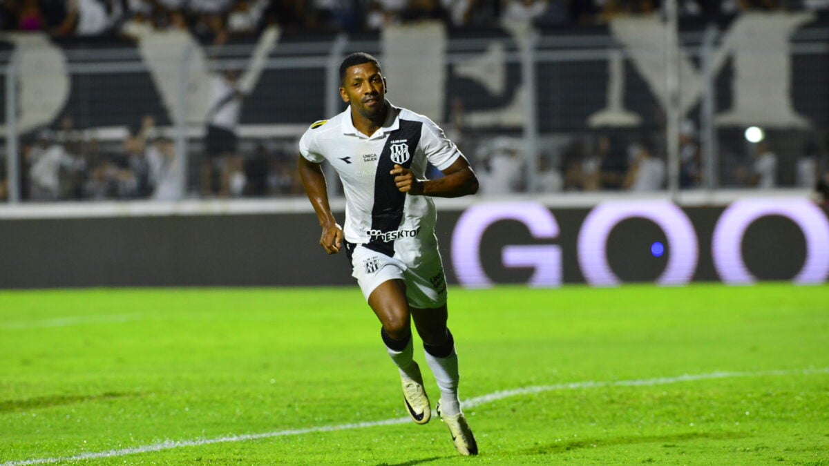 Jean Dias, atacante da Ponte Preta