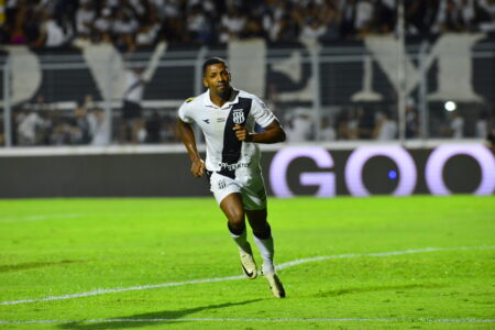 Jean Dias, atacante da Ponte Preta