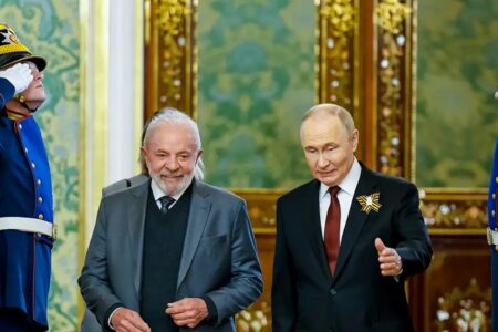 Lula recebe ligação de Putin e conversa sobre guerra na Ucrânia