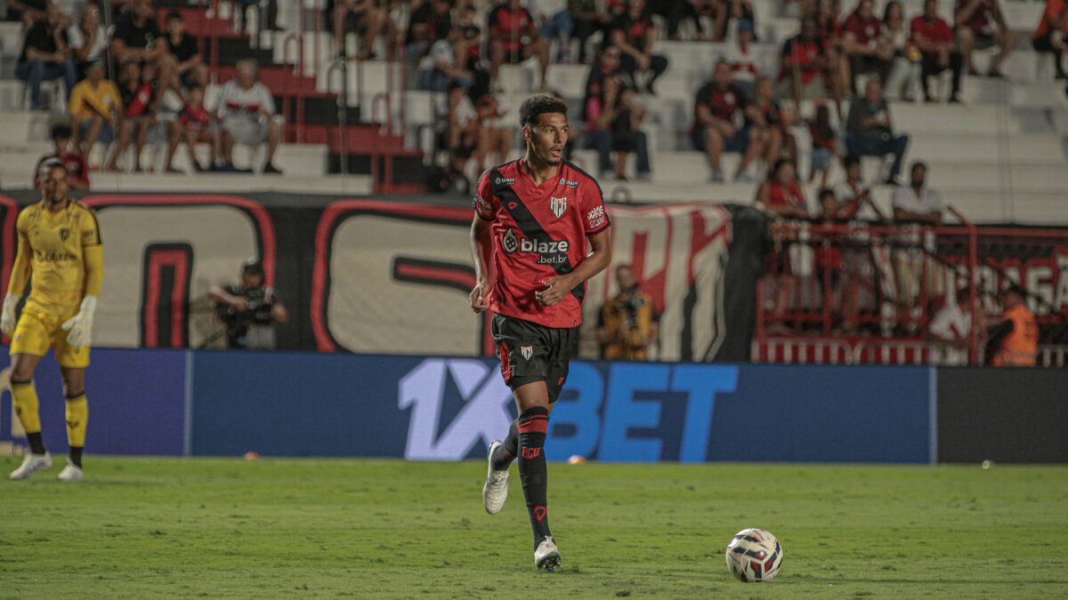 Alix, zagueiro do Atlético