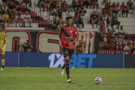 Alix, zagueiro do Atlético