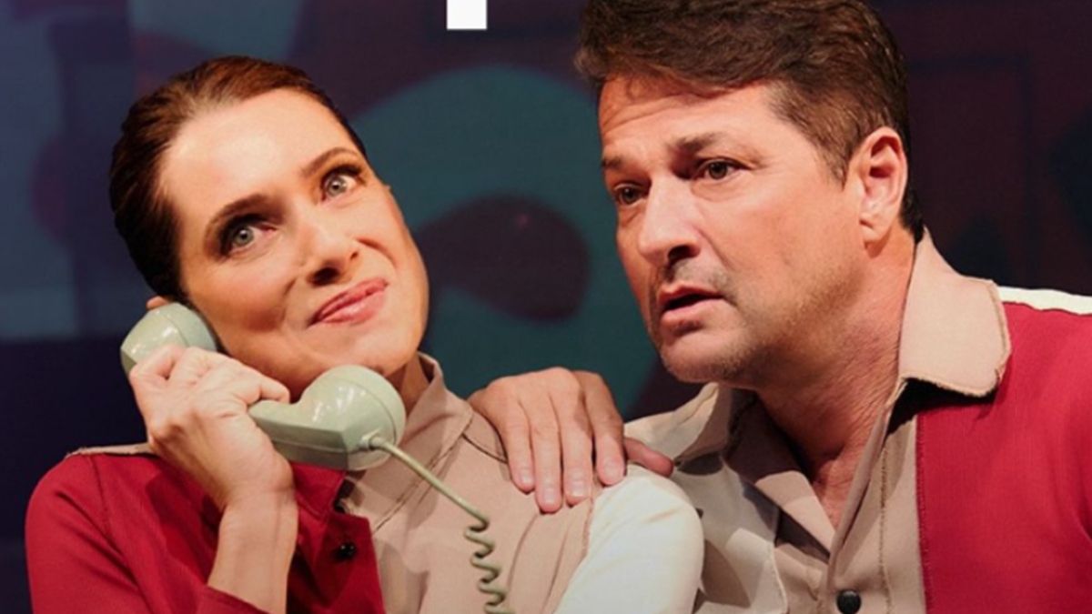 Letícia Spiller e Marcelo Serrado apresentam comédia “Avesso do Avesso” em Goiânia