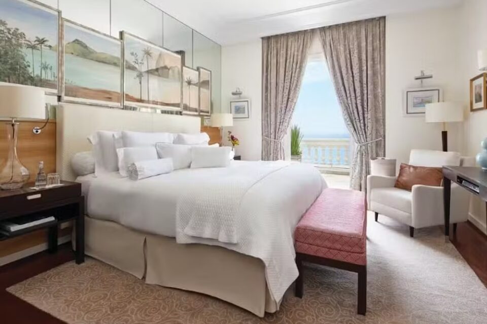 O 'quarto' de Odete Roitman: suíte mais cara do Copacabana Palace tem diária de R$ 40 mil e tamanho de casa
