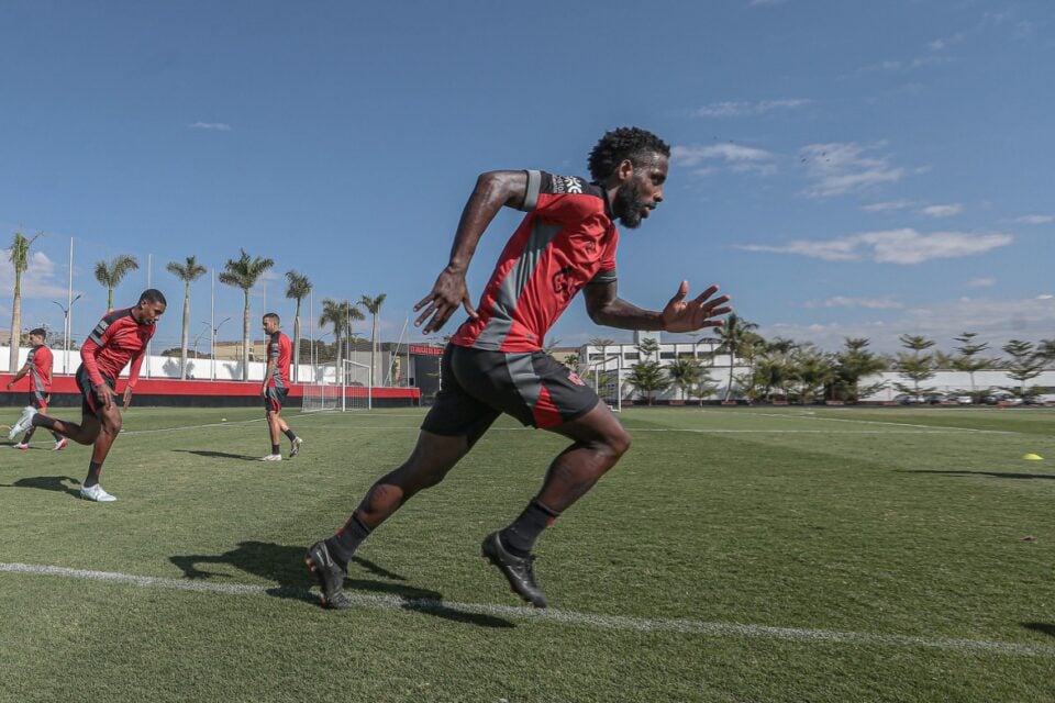 Guilherme Romão em treino no Atlético Goianiense