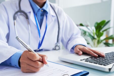 Entidades médicas questionam portaria que estabelece 15 minutos para consultas em Goiânia