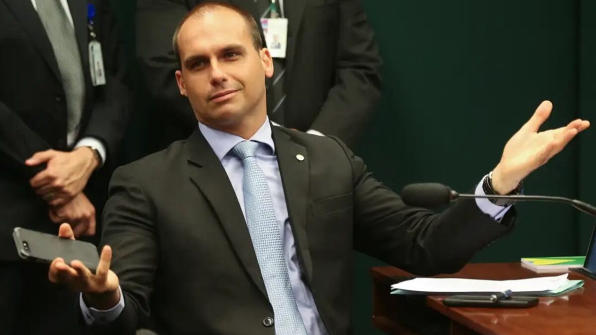 Conselho de Ética analisará pedidos de cassação de Eduardo Bolsonaro Presidente da Câmara dos Deputados, Hugo Motta enviou pedidos