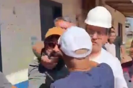 Prefeito de Macapá agride jornalista durante vistoria em obra; vídeo