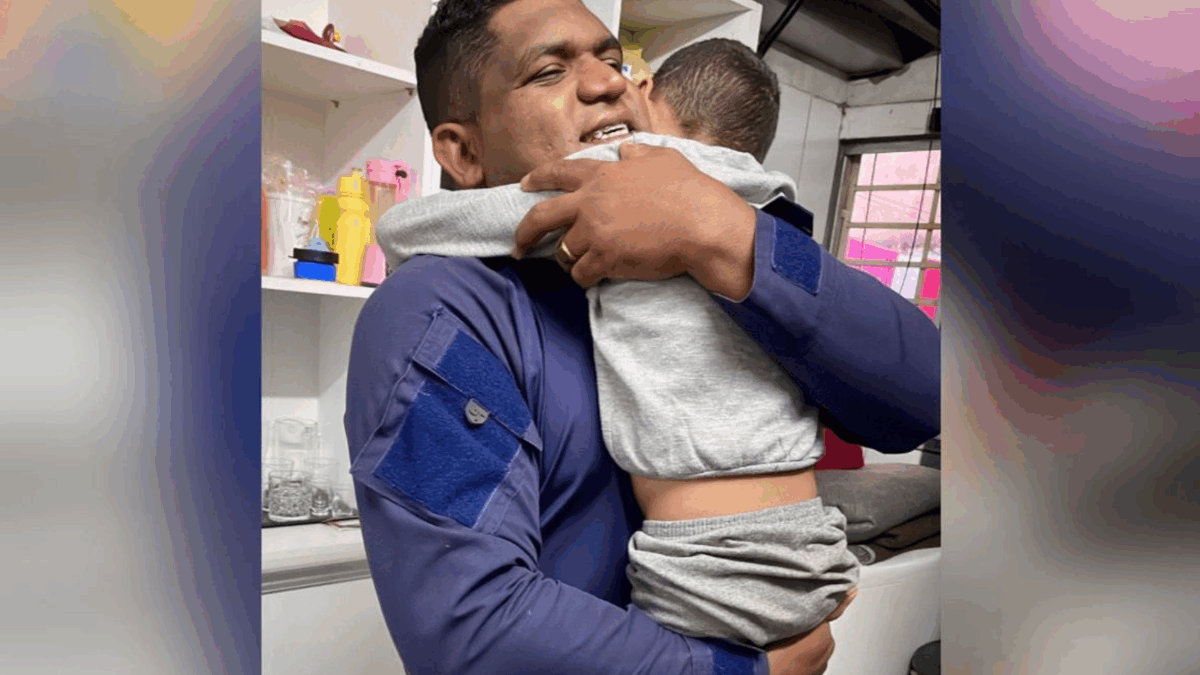 Adelmar Rodrigues de Oliveira Filho e seu filho de 6 anos (Foto: Reprodução)