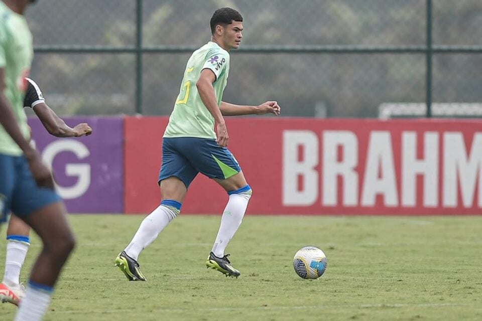 Anthony em treino pela seleção brasileira sub-20