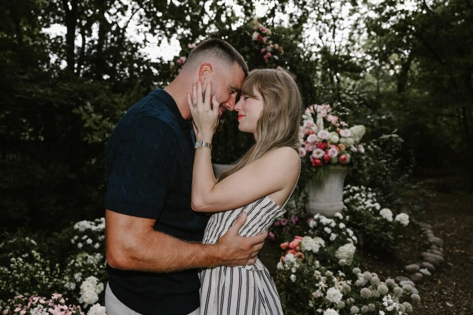 Taylor Swift e Travis Kelce anunciam noivado e famosos reagem