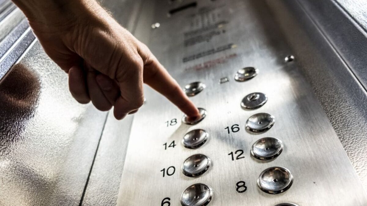 Homem morre prensado em elevador no DF: "Me ajuda" Vítima, Benedito Fernando de Araújo Souza, tinha 46 anos