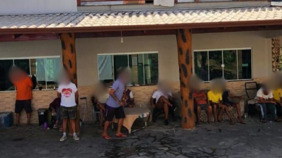 Mulher é presa por cárcere privado e maus-tratos em clínica de reabilitação clandestina em Caldas Novas (Foto: Divulgação/Polícia Civil)