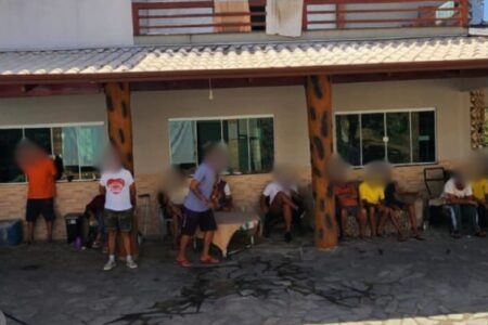 Mulher é presa por cárcere privado e maus-tratos em clínica de reabilitação clandestina em Caldas Novas