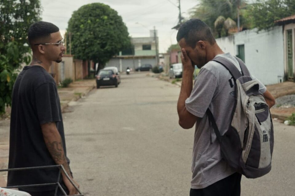 dificuldades de um pai para garantir o sustento do filho 'Passageiro do Brasil': sessão gratuita de lançamento acontece no Cine Cultura