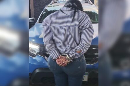Venezuelana é presa suspeita de furtar roupas avaliadas em R$ 2 mil na região da 44, em Goiânia