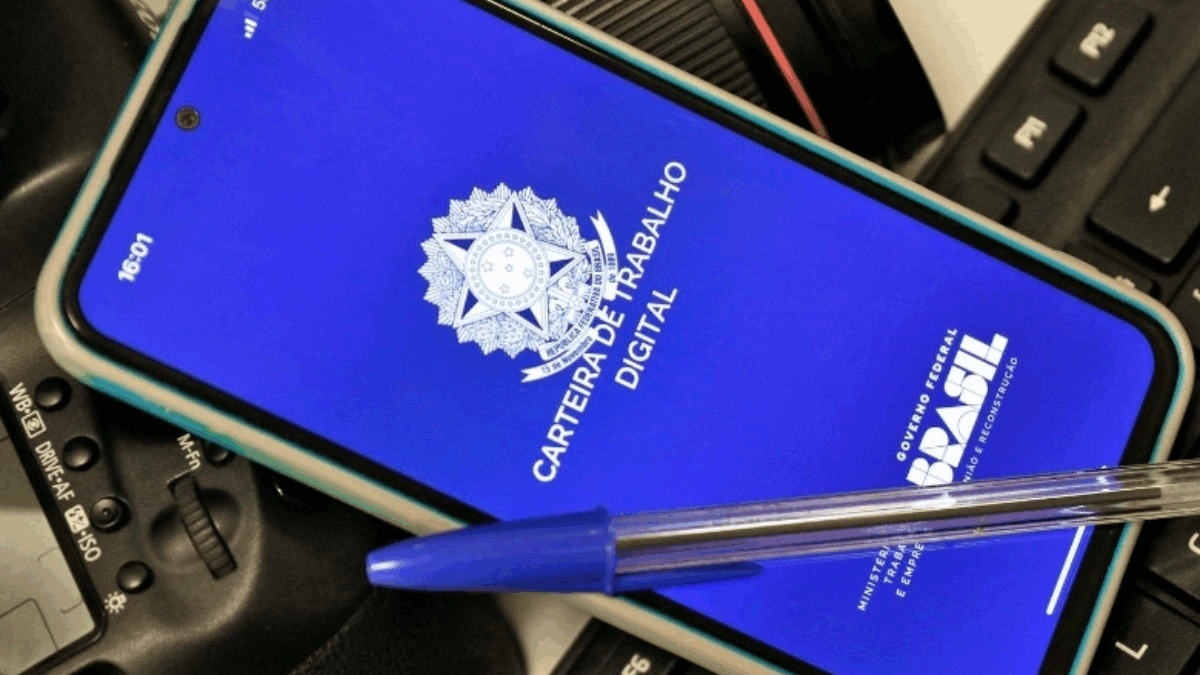 Desemprego recua a 5,6% até julho e renova mínima da série histórica