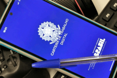 Desemprego recua a 5,6% até julho e renova mínima da série histórica