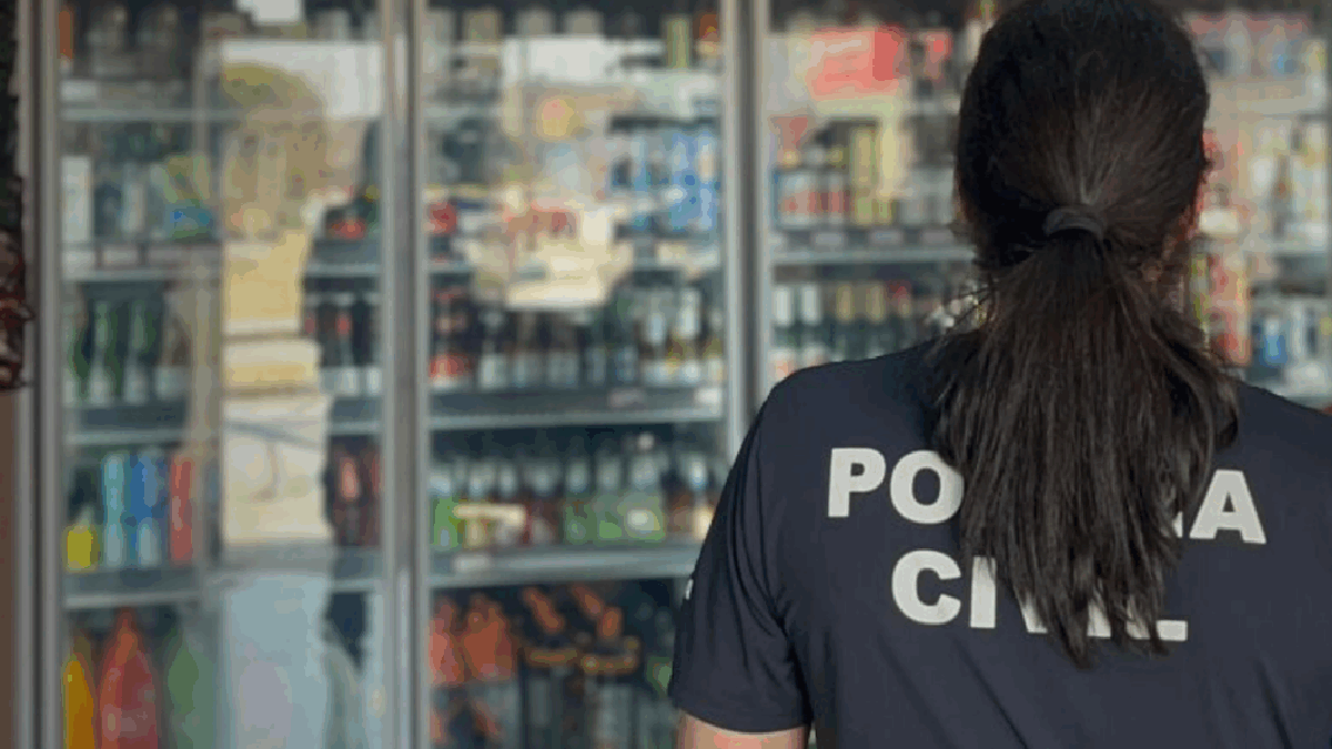 Dono de distribuidora é preso em flagrante por vender bebidas alcoólicas falsificadas em Goianira