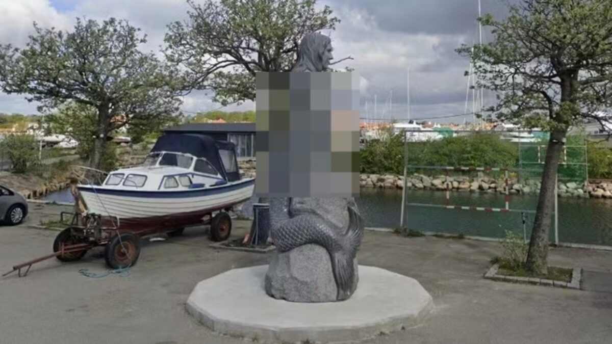 Estátua de sereia pornográfica será removida de porto; veja foto Artista responsável pela obra defendeu que o tamanho dos seios da sereia