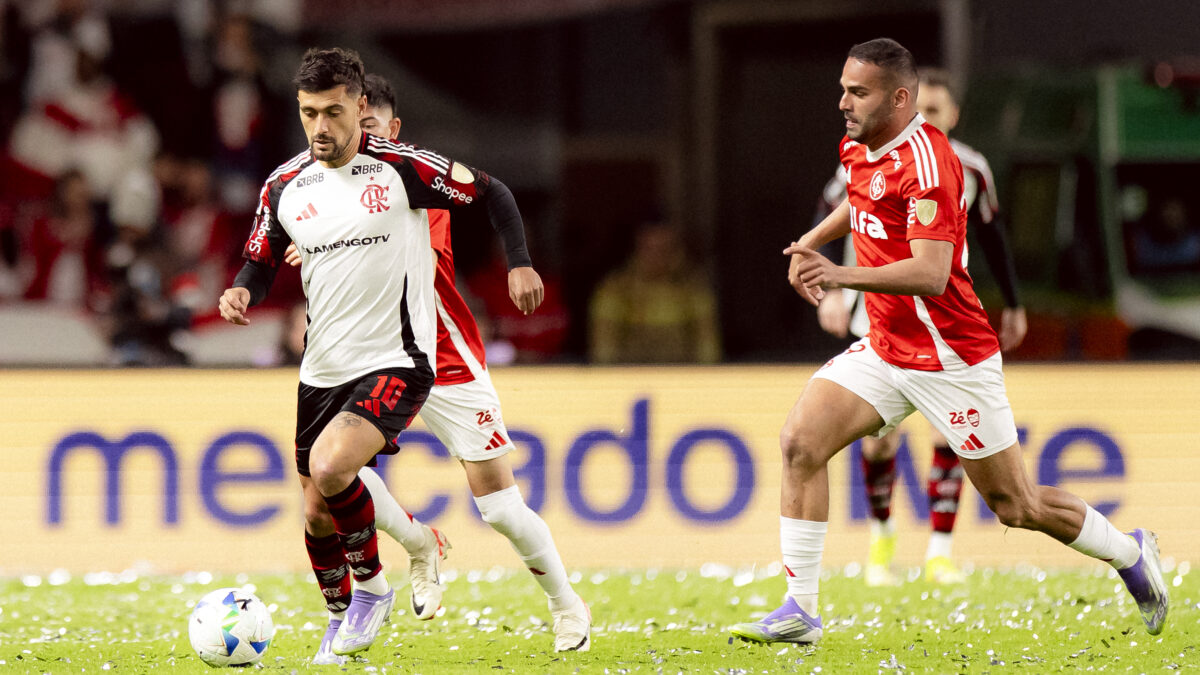 Flamengo vence segundo jogo e avança de fase